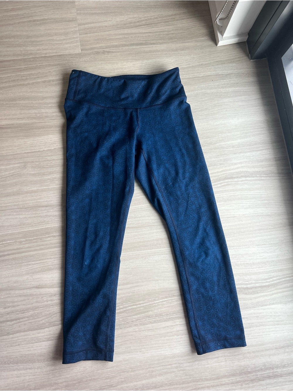 Vintage lululemon Navy patterns workout capris